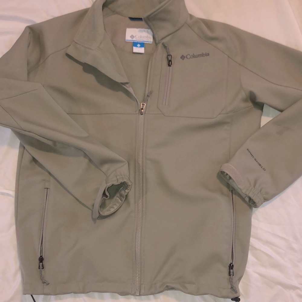 Columbia Omni-Shield Lightweight Jacket Mens Large Tan color Slightly used